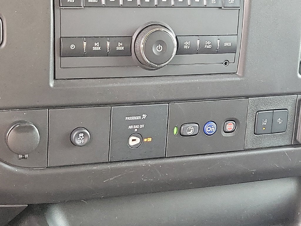 2025 Chevrolet Express Passenger 1LT