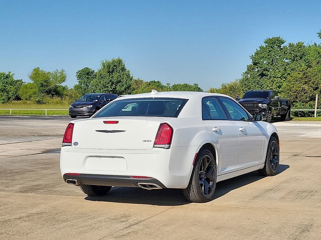 2023 Chrysler 300 Touring