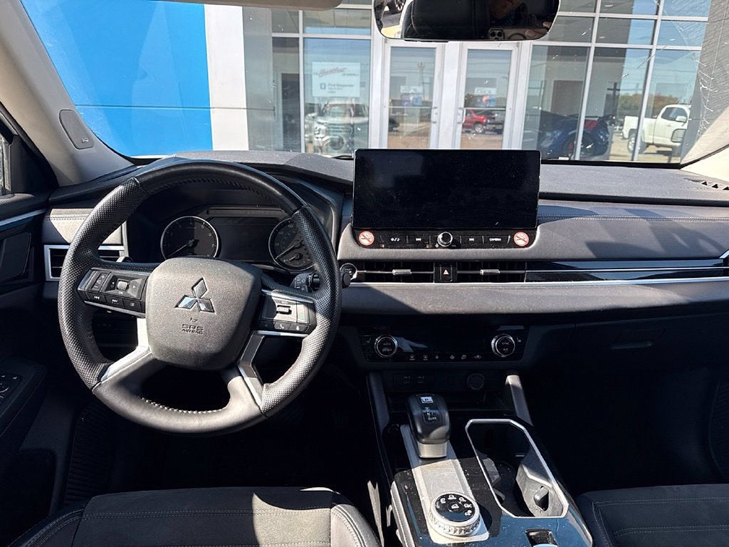 2025 Mitsubishi Outlander SE