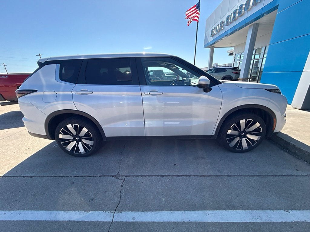2025 Mitsubishi Outlander SE