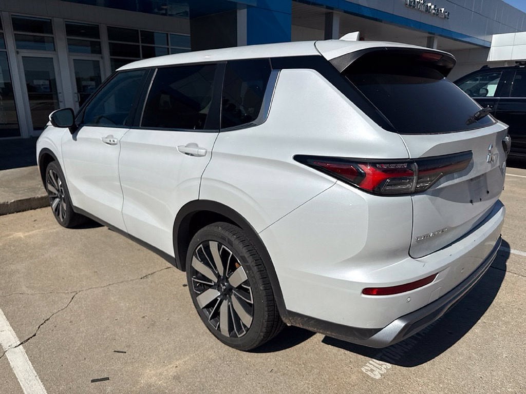 2025 Mitsubishi Outlander SE