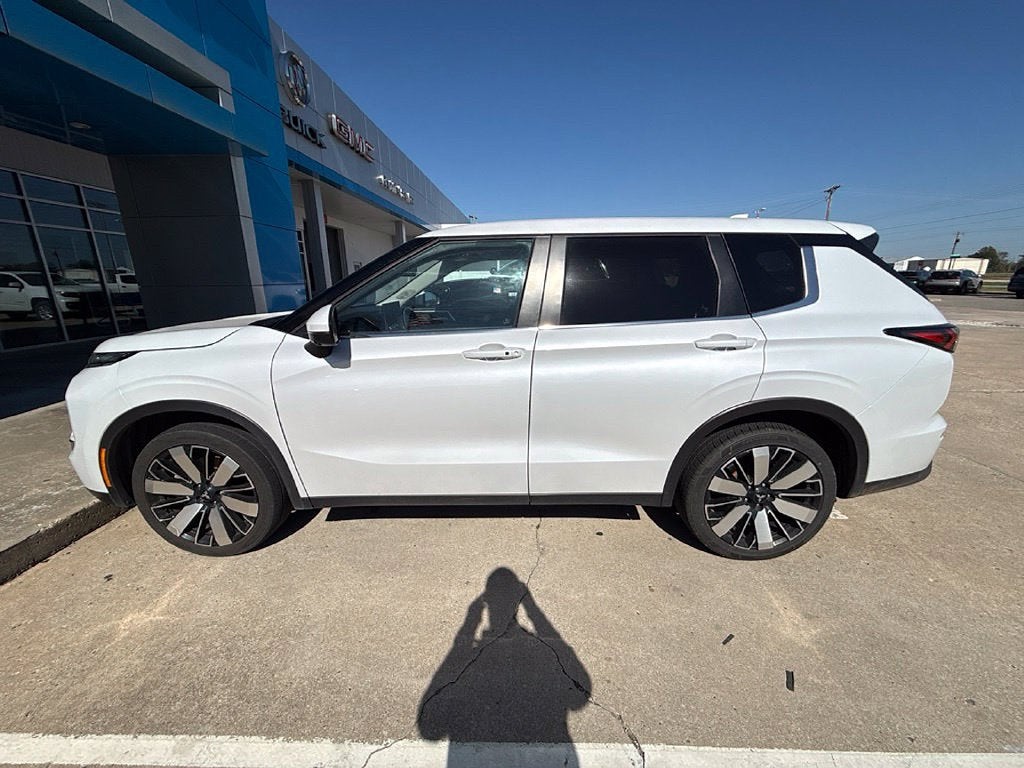 2025 Mitsubishi Outlander SE