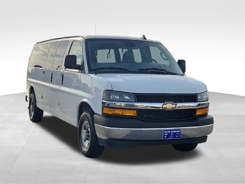 2025 Chevrolet Express Passenger 1LT