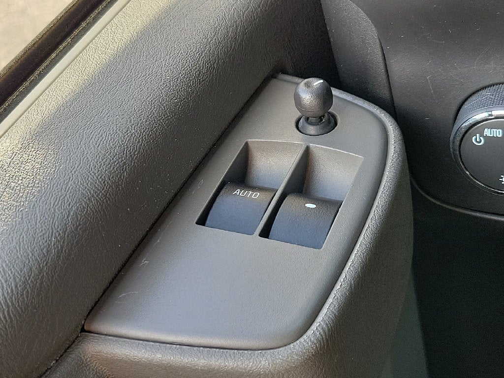 2025 Chevrolet Express Passenger 1LT