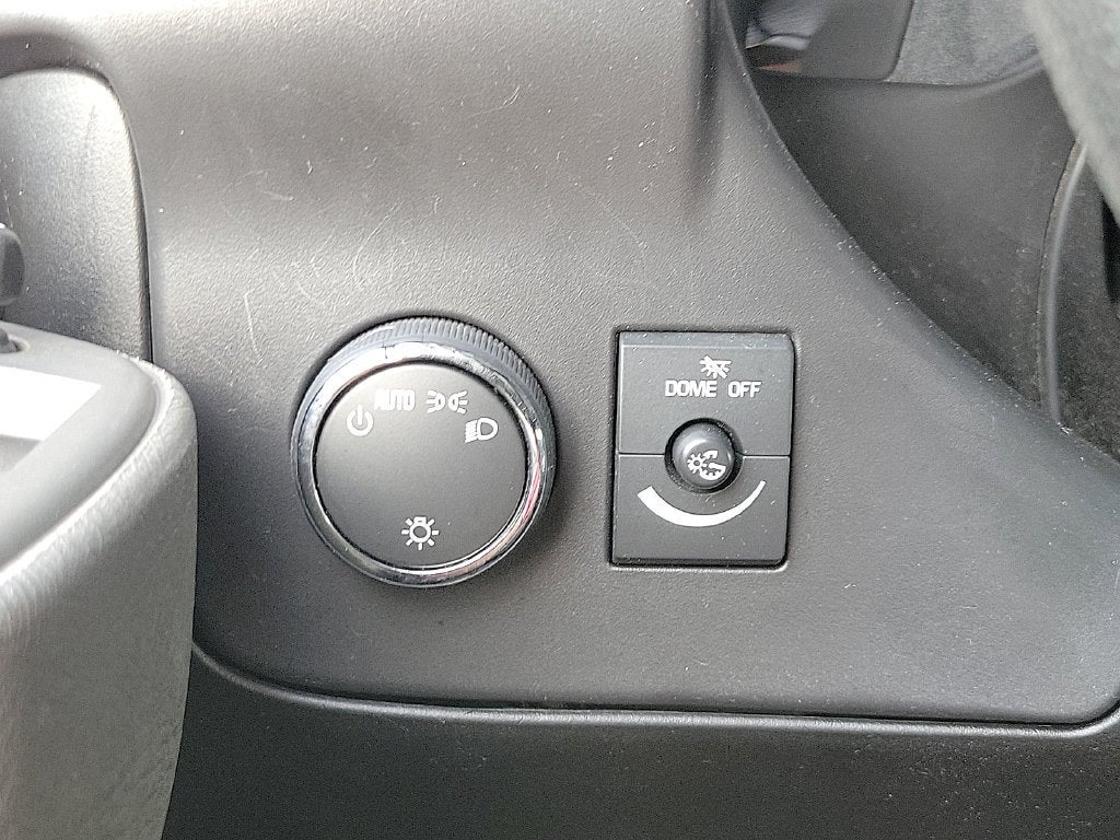 2025 Chevrolet Express Passenger 1LT