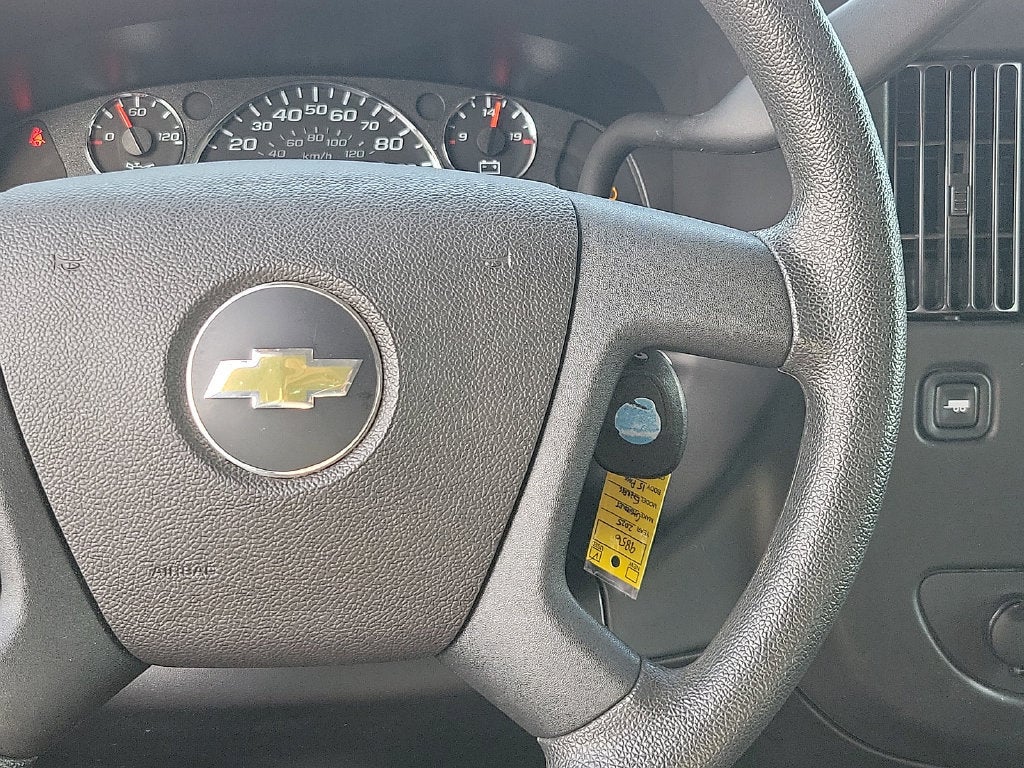 2025 Chevrolet Express Passenger 1LT
