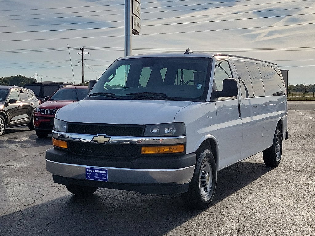 2025 Chevrolet Express Passenger 1LT