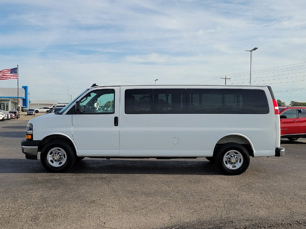 2025 Chevrolet Express Passenger 1LT