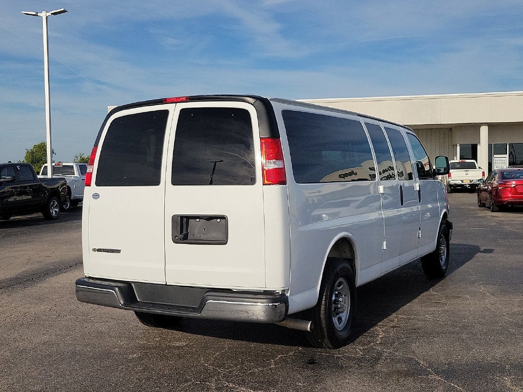 2025 Chevrolet Express Passenger 1LT