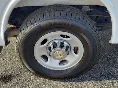 2025 Chevrolet Express Passenger 1LT