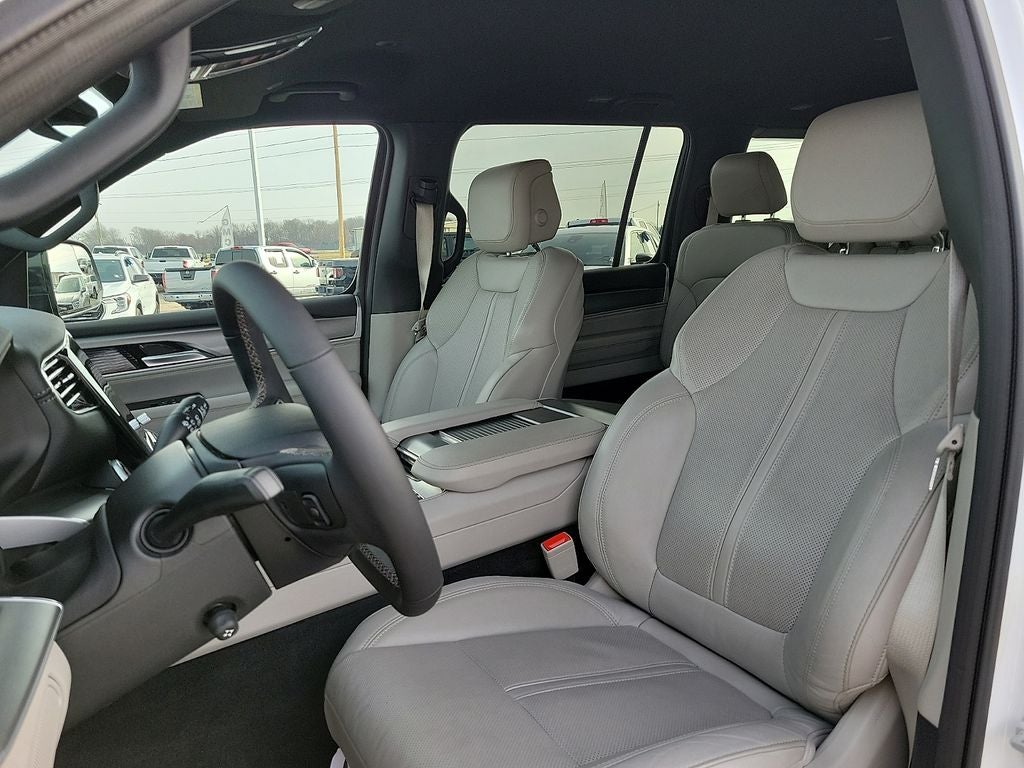 2025 Jeep Wagoneer Base