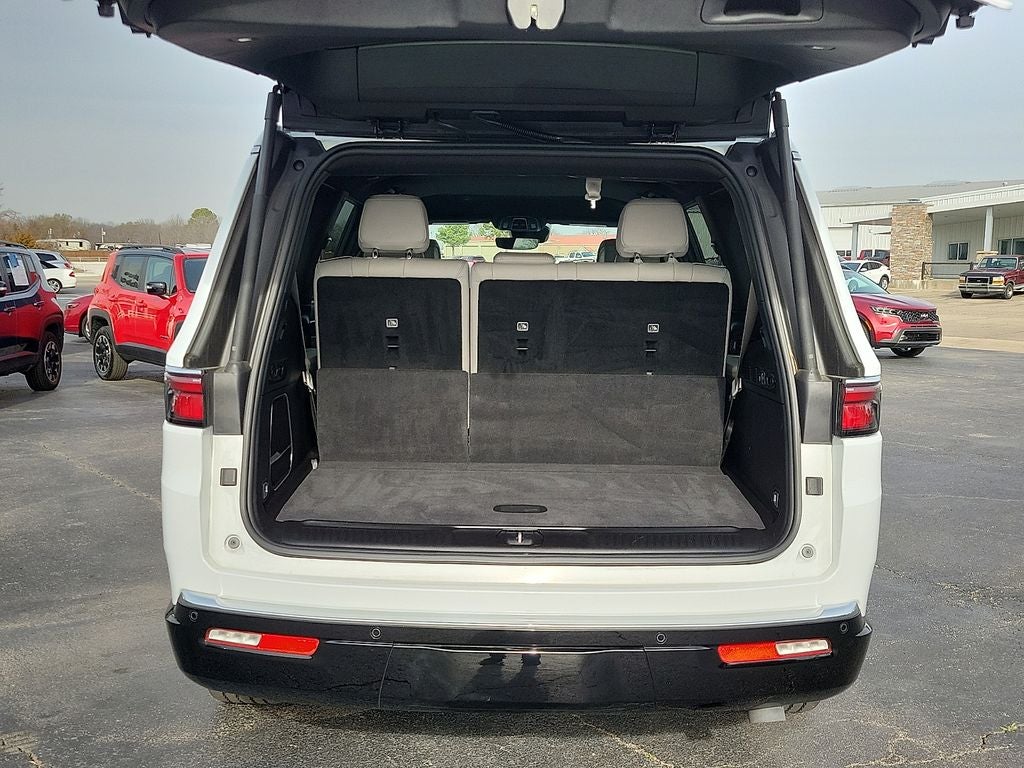 2025 Jeep Wagoneer Base