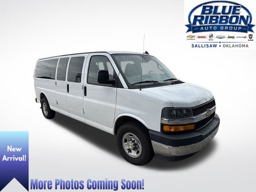 2025 Chevrolet Express 3500 LT Passenger