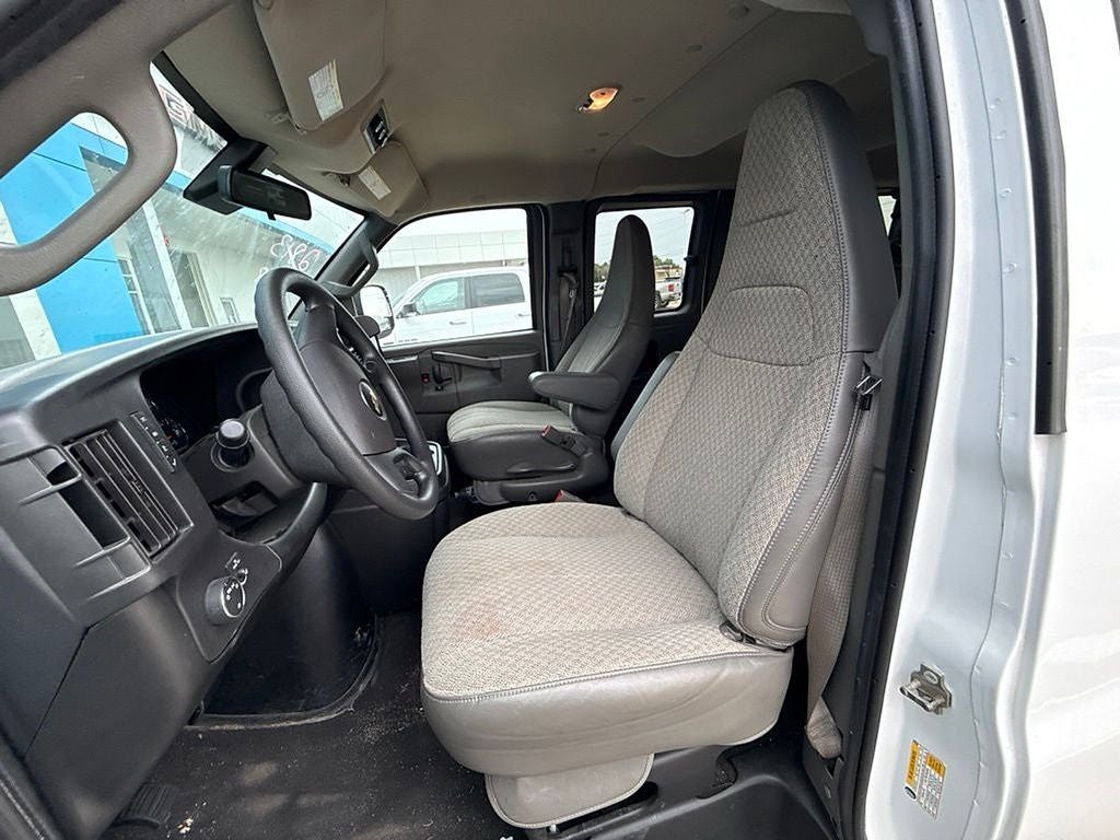 2025 Chevrolet Express 3500 LT Passenger