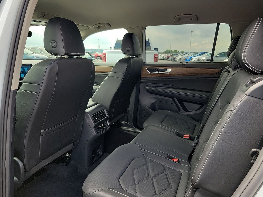 2025 Volkswagen Atlas 2.0T SE w/Technology