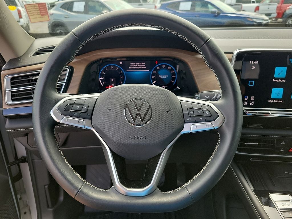 2025 Volkswagen Atlas 2.0T SE w/Technology