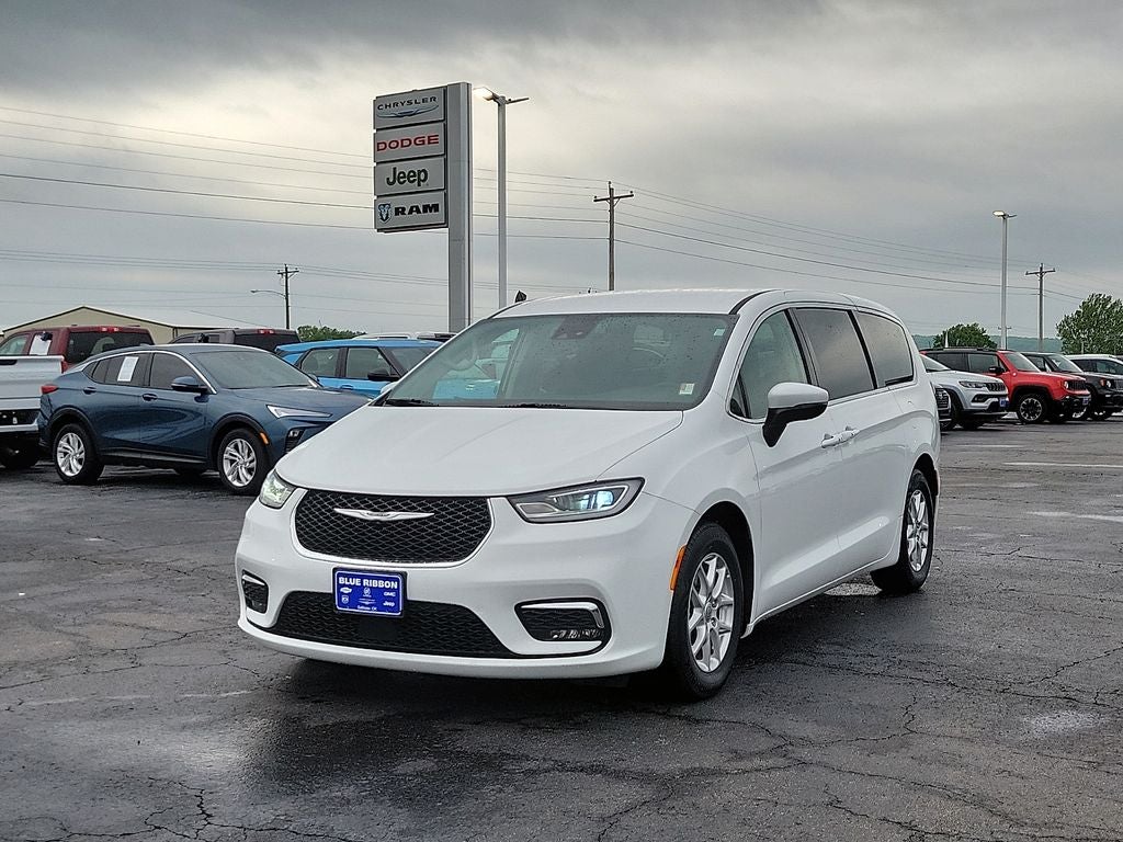 2023 Chrysler Pacifica Touring L