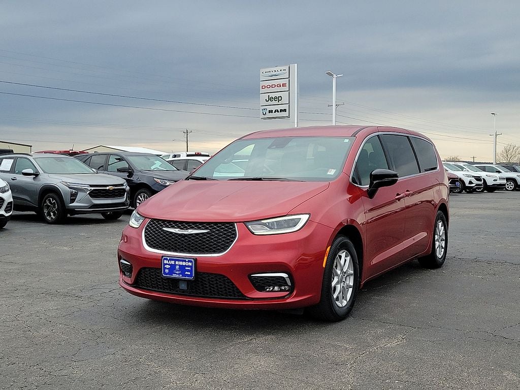 2025 Chrysler Pacifica Select