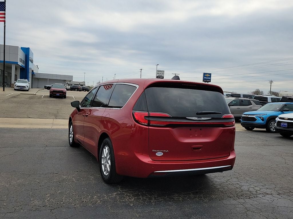 2025 Chrysler Pacifica Select