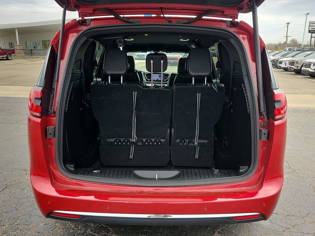 2025 Chrysler Pacifica Select