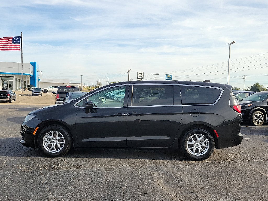 2023 Chrysler Voyager LX